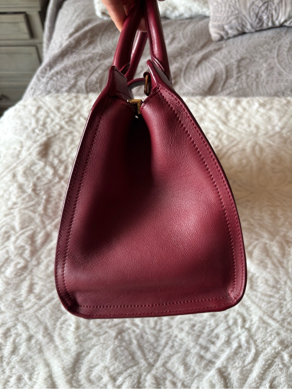 Saint Laurent Cabas in Wine/Gold - Picture 4 of 14